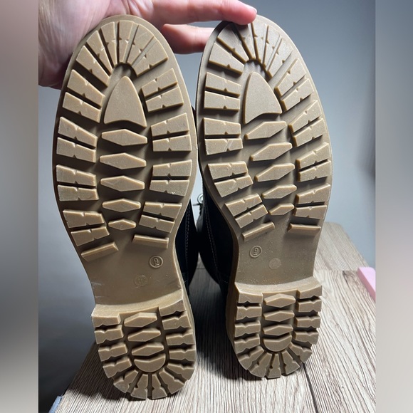 St. John Bay Womens Boots size 9 Durham Memory foam Water Resistant - Picture 3 of 9